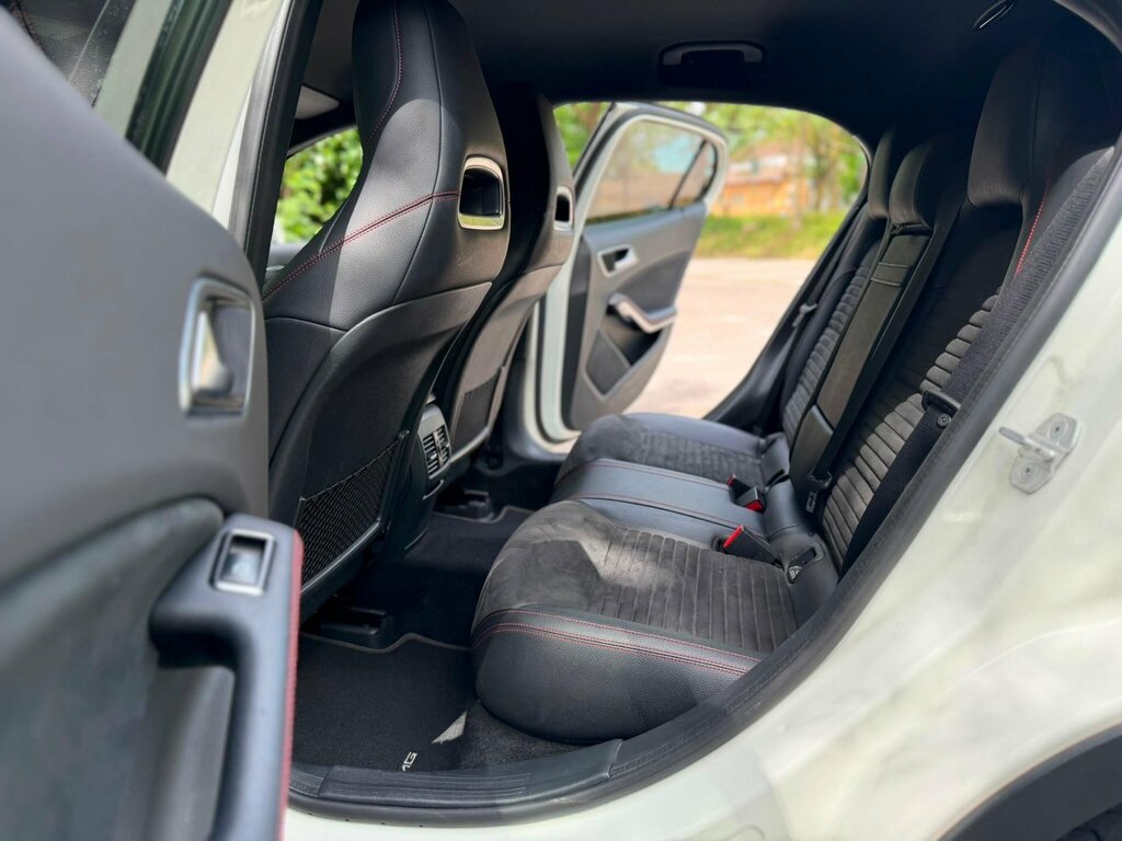 Mercedes-Benz GLA Class Gla 200D Sport Premium Plus Black #18