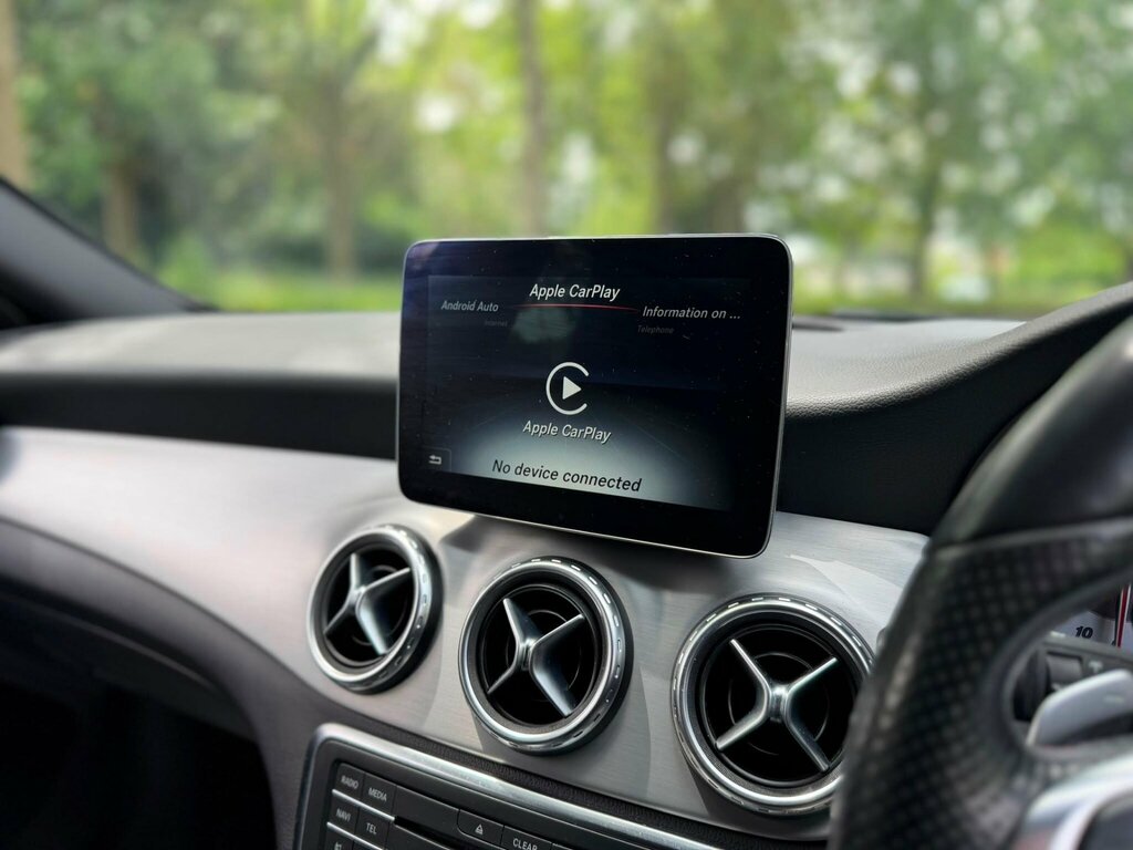 Mercedes-Benz GLA Class Gla 200D Sport Premium Plus Black #22