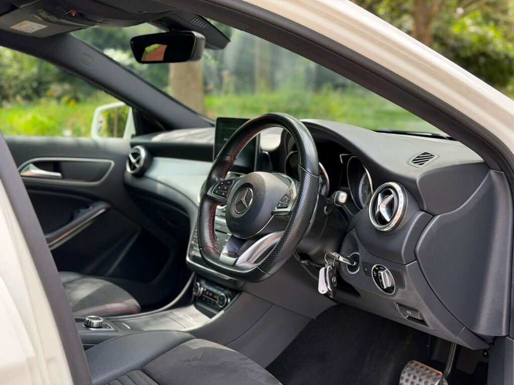 Mercedes-Benz GLA Class Gla 200D Sport Premium Plus Black #11