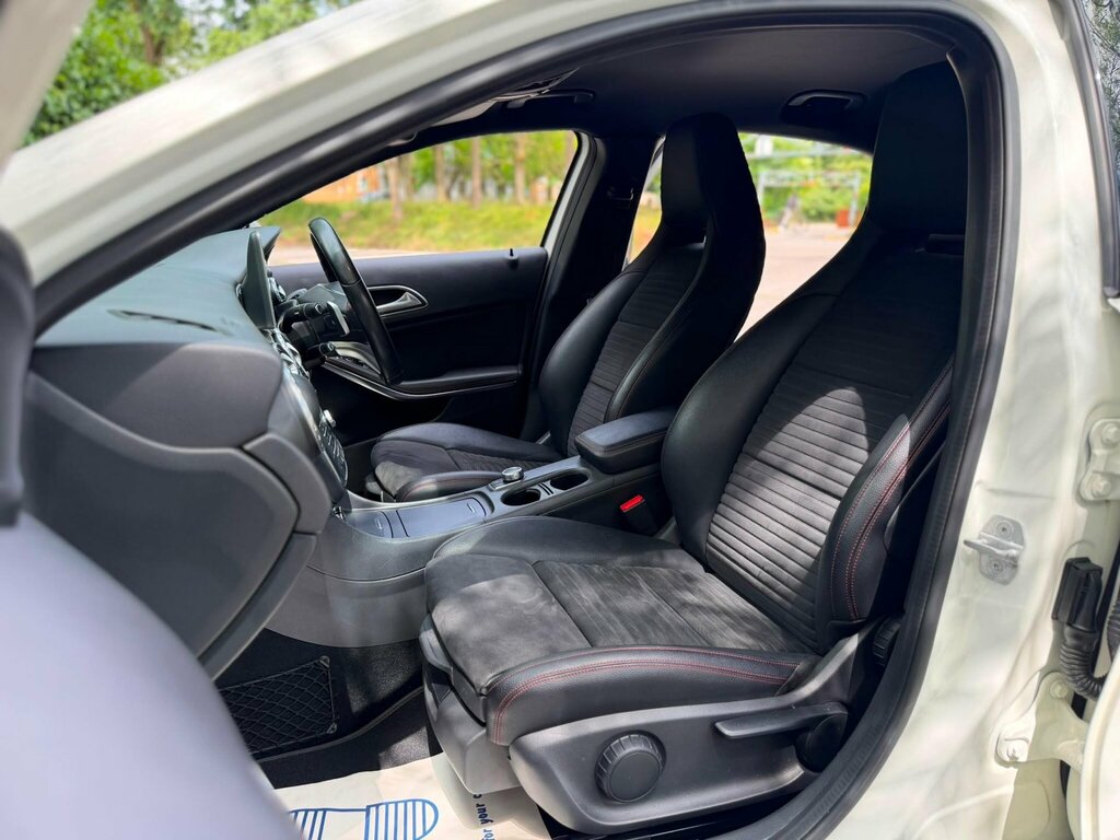 Mercedes-Benz GLA Class Gla 200D Sport Premium Plus Black #16