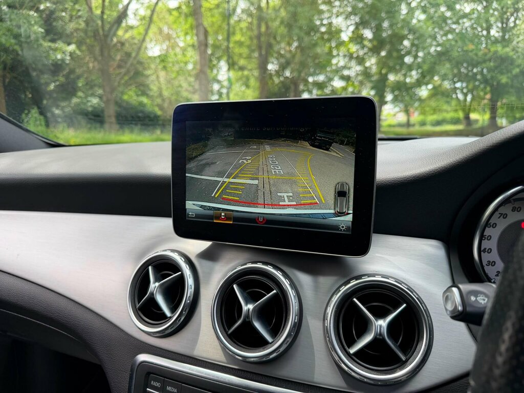 Mercedes-Benz GLA Class Gla 200D Sport Premium Plus Black #23