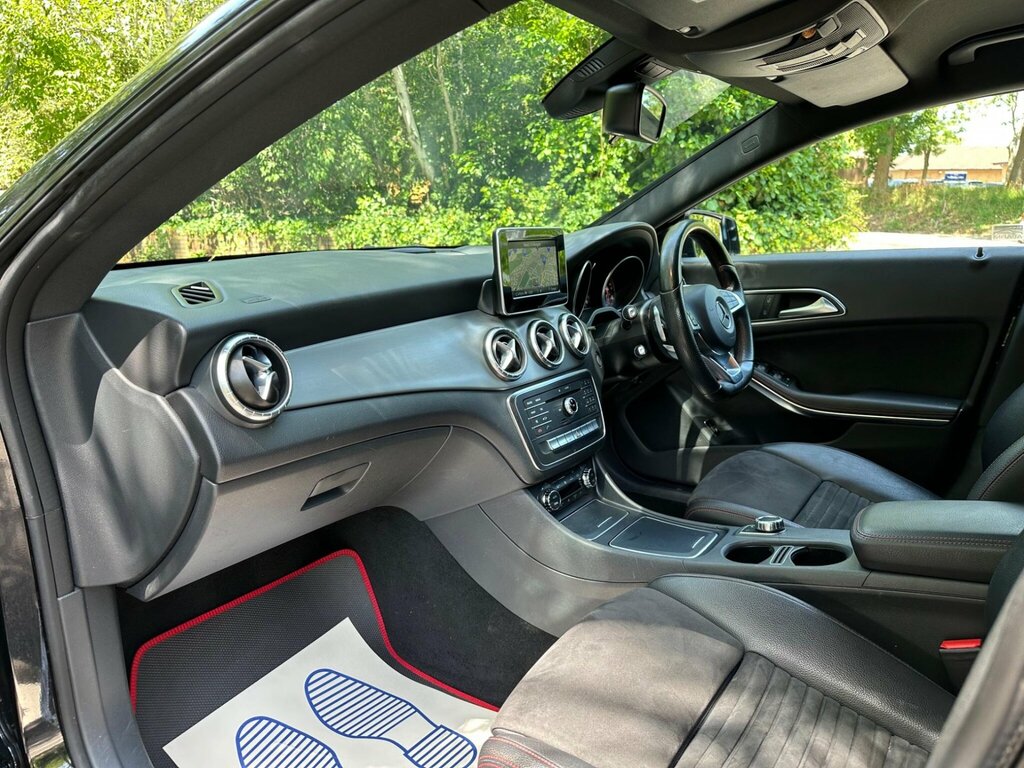 Mercedes-Benz CLA Class Cla180 Amg Line Coupe Blue #15