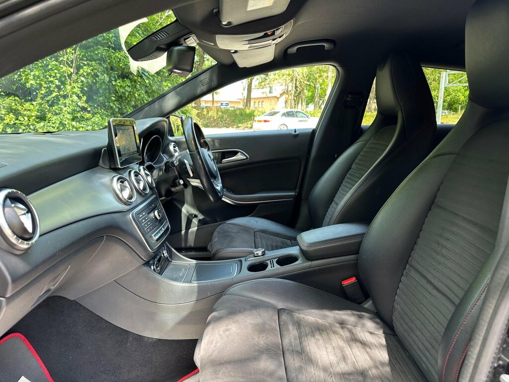 Mercedes-Benz CLA Class Cla180 Amg Line Coupe Blue #16