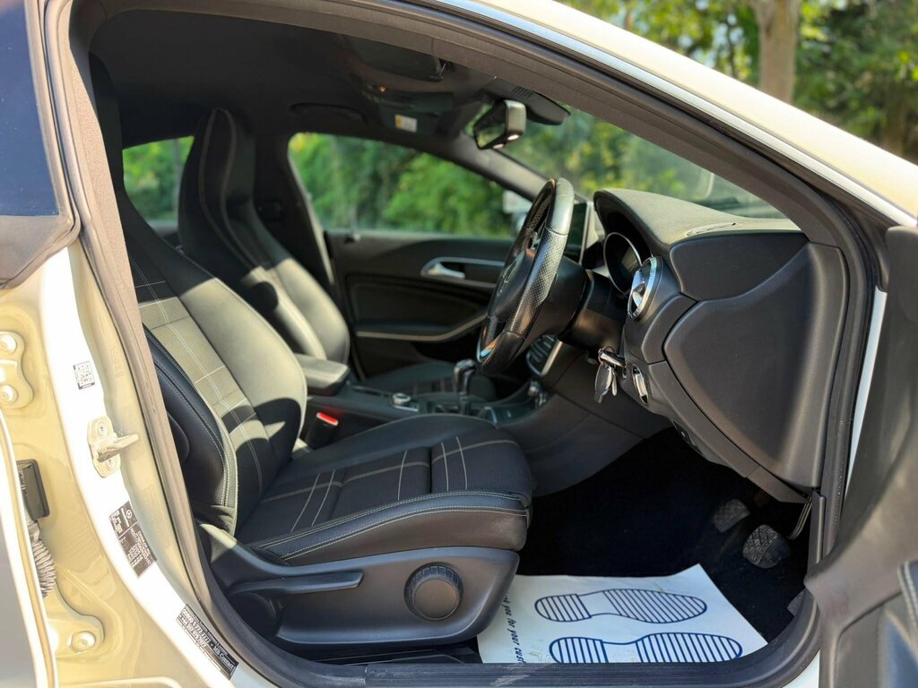 Mercedes-Benz CLA Class Saloon 2.1 Cla220 Cdi Amg Sport 2015 White #11