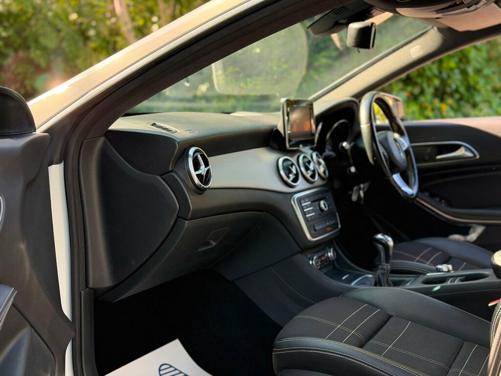 Mercedes-Benz CLA Class Saloon 2.1 Cla220 Cdi Amg Sport 2015 White #13