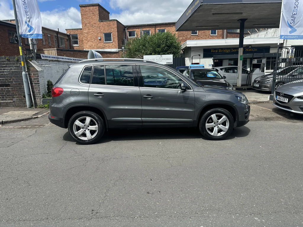 Volkswagen Tiguan Suv Grey #3