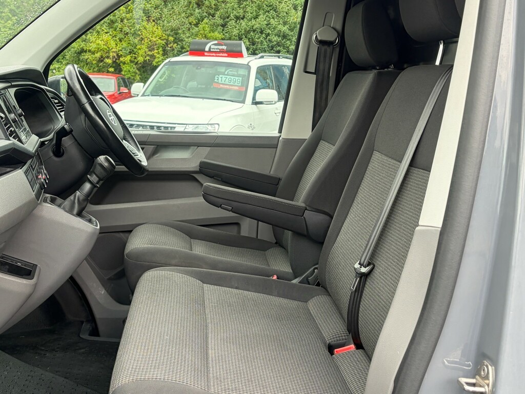 Volkswagen Transporter 2.0 Tdi 150 Highline Van Dsg White #18