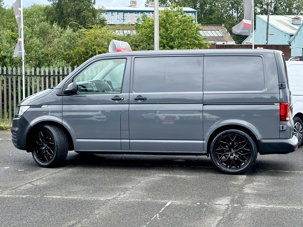 Volkswagen Transporter 2.0 Tdi 150 Highline Van Dsg White #9