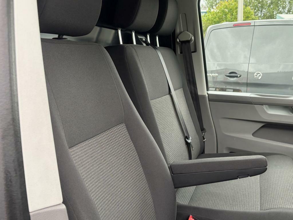Volkswagen Transporter 2.0 Tdi 150 Highline Van Dsg White #40