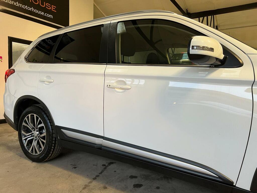 Mitsubishi Outlander Suv 2.2 Di-d 3 4Wd Euro 6 Ss 201767 White #5