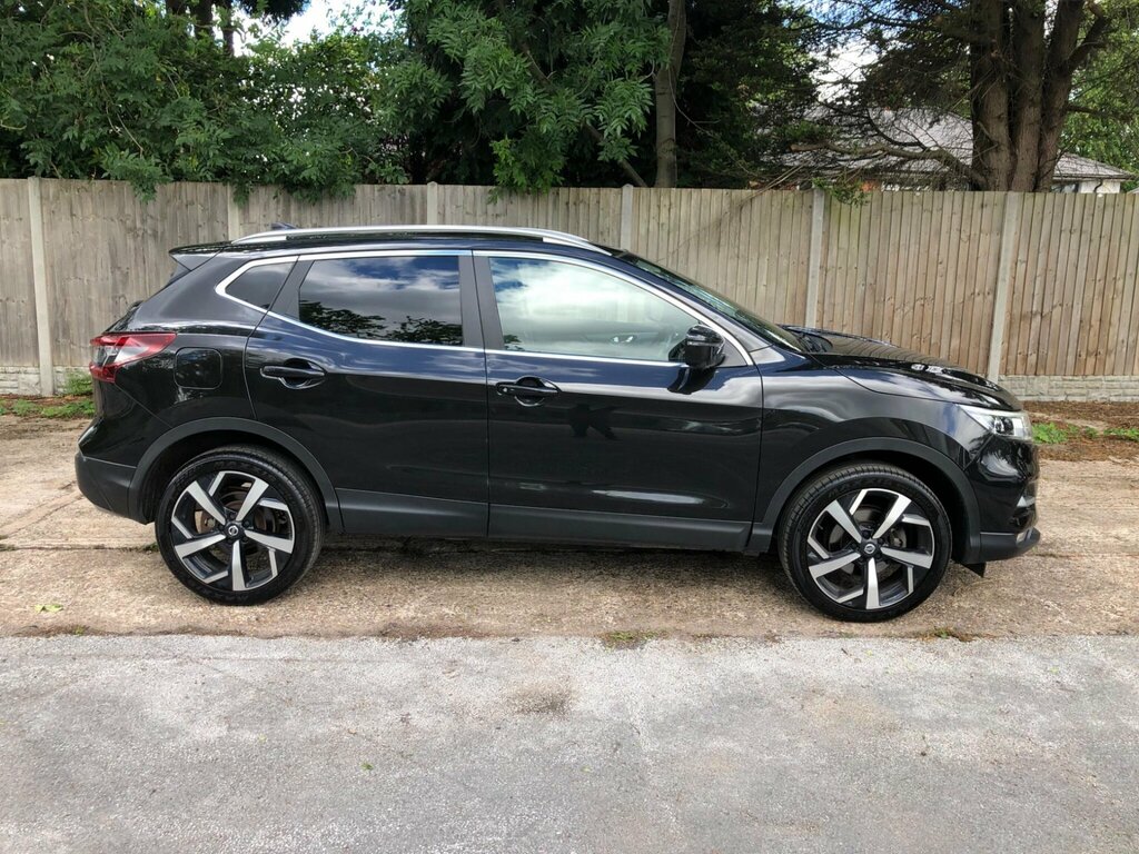 Nissan Qashqai 1.3 Dig-t N-motion Euro 6 Ss CV21OWZ Black #2