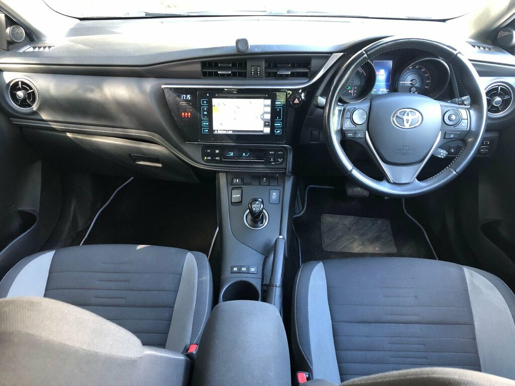 Toyota Auris Vvt-i Excel Red #10