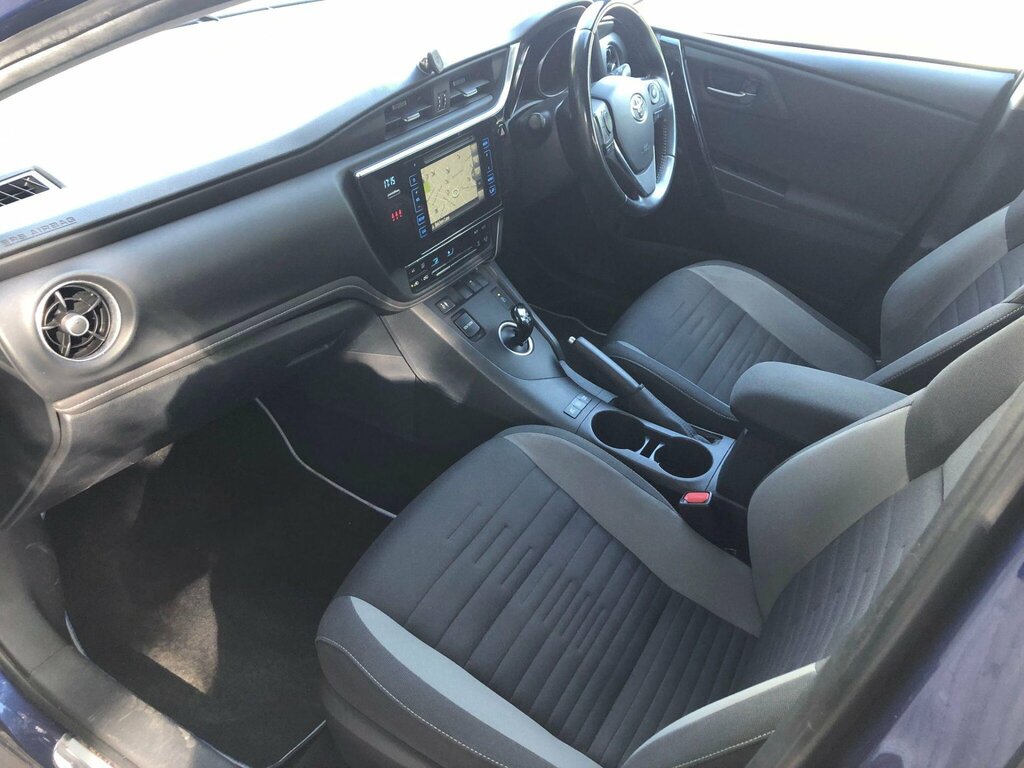 Toyota Auris Vvt-i Excel Red #11