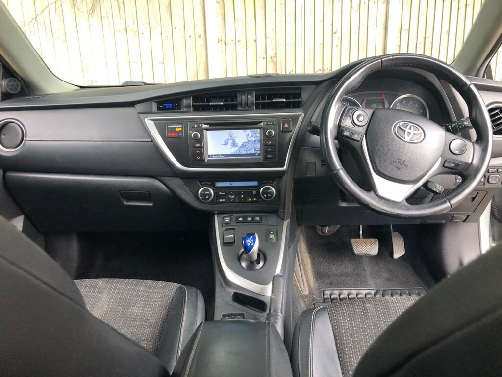 Toyota Auris Hatchback Black #11