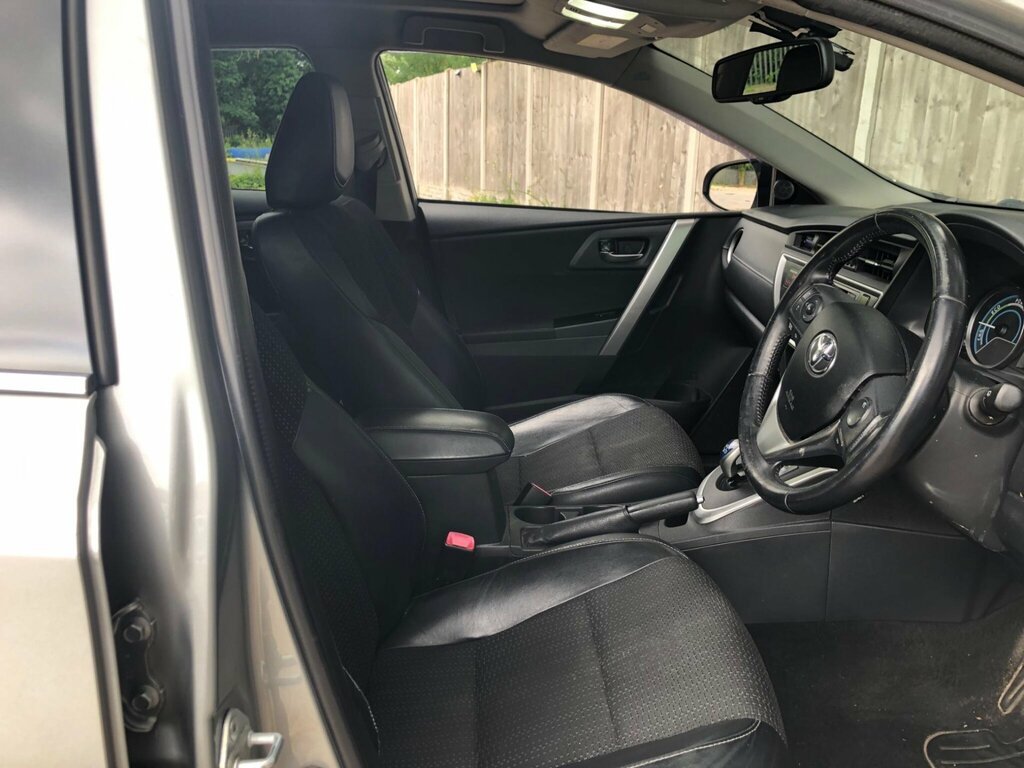 Toyota Auris Hatchback Black #12