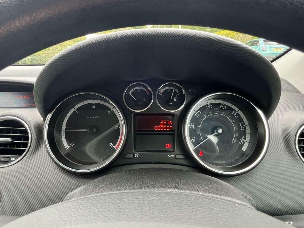 Peugeot 308 1.6 Hdi Envy Red #4