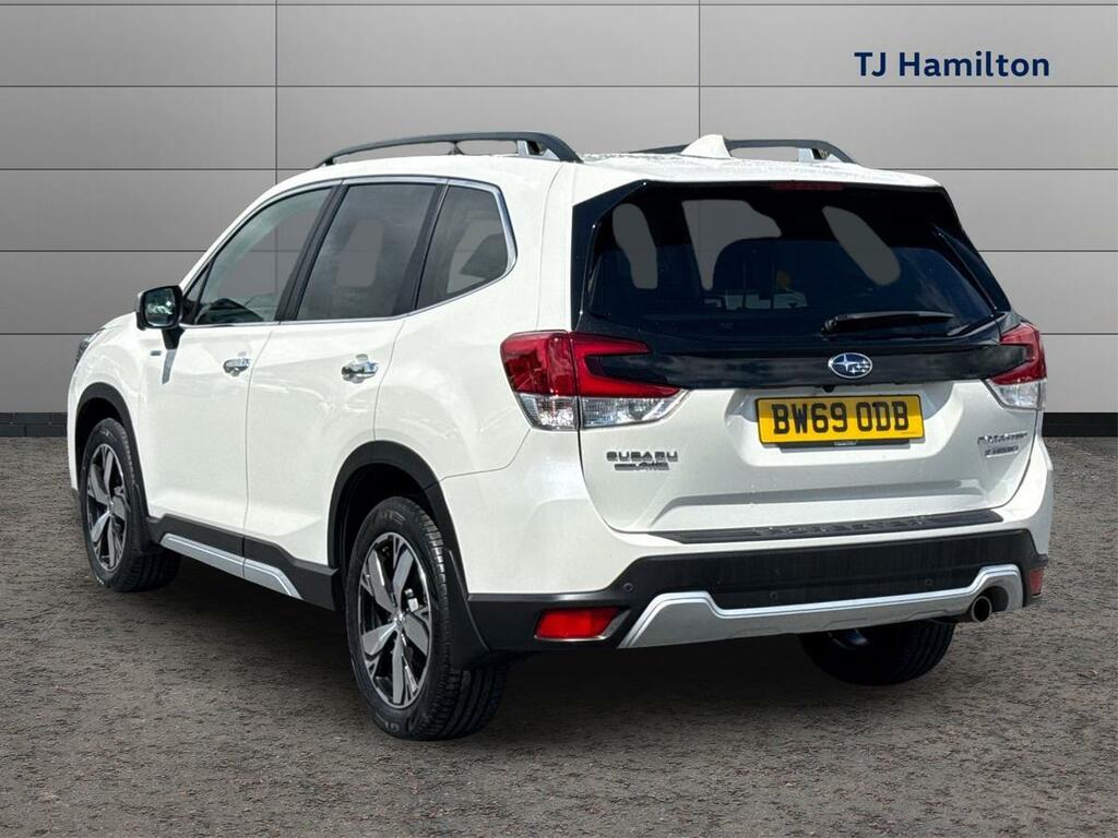 Subaru Forester 2.0I E-boxer Xe Premium Lineartronic White #3