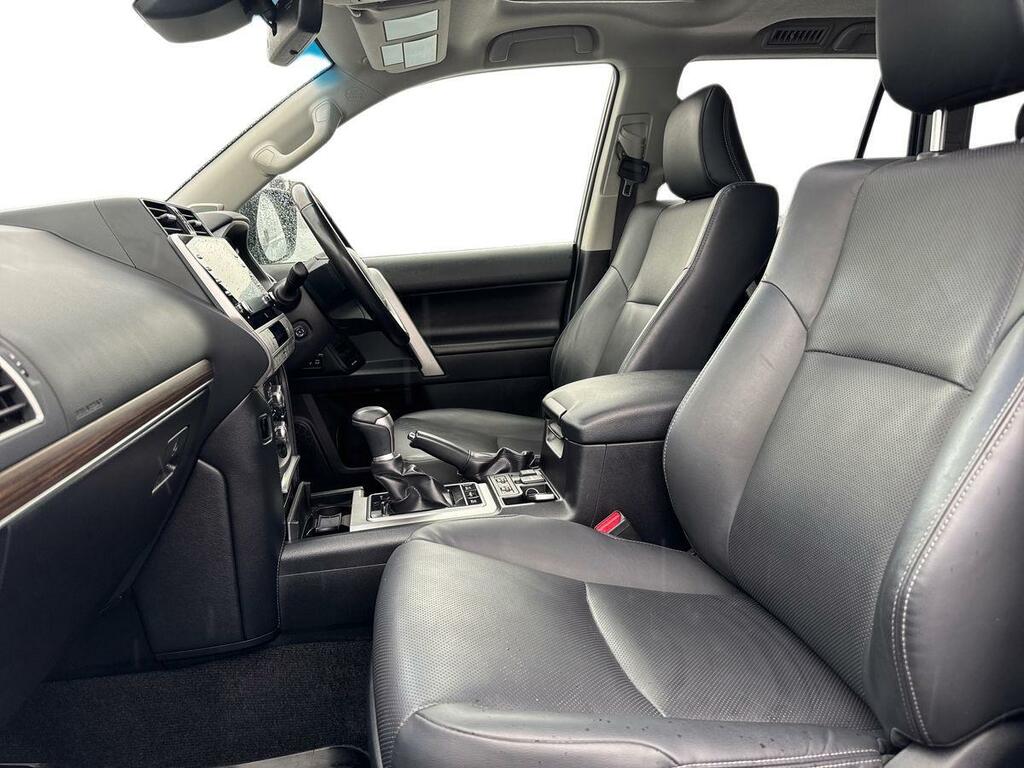 Toyota Land Cruiser 2.8 D-4d 204 Invincible 7 Seats Grey #3