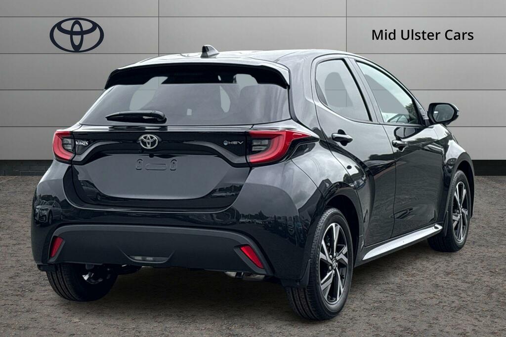 Toyota Yaris 1.5 Hybrid Design Cvt FG25ESF Black #2