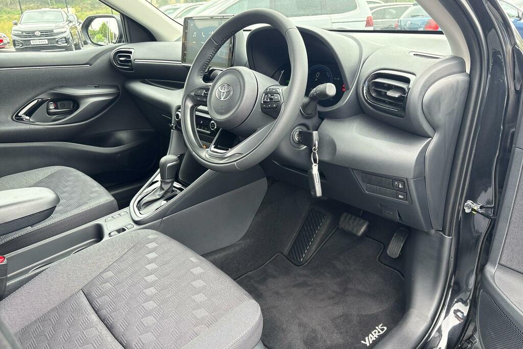 Toyota Yaris 1.5 Hybrid Design Cvt FG25ESF Black #5