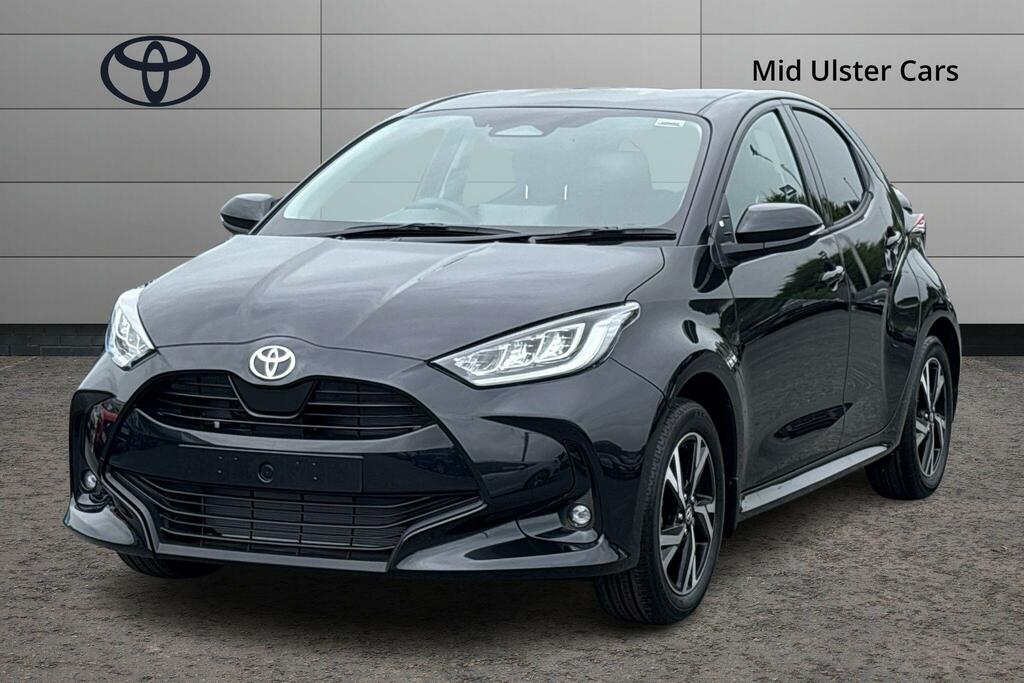 Toyota Yaris 1.5 Hybrid Design Cvt FG25ESF Black #3