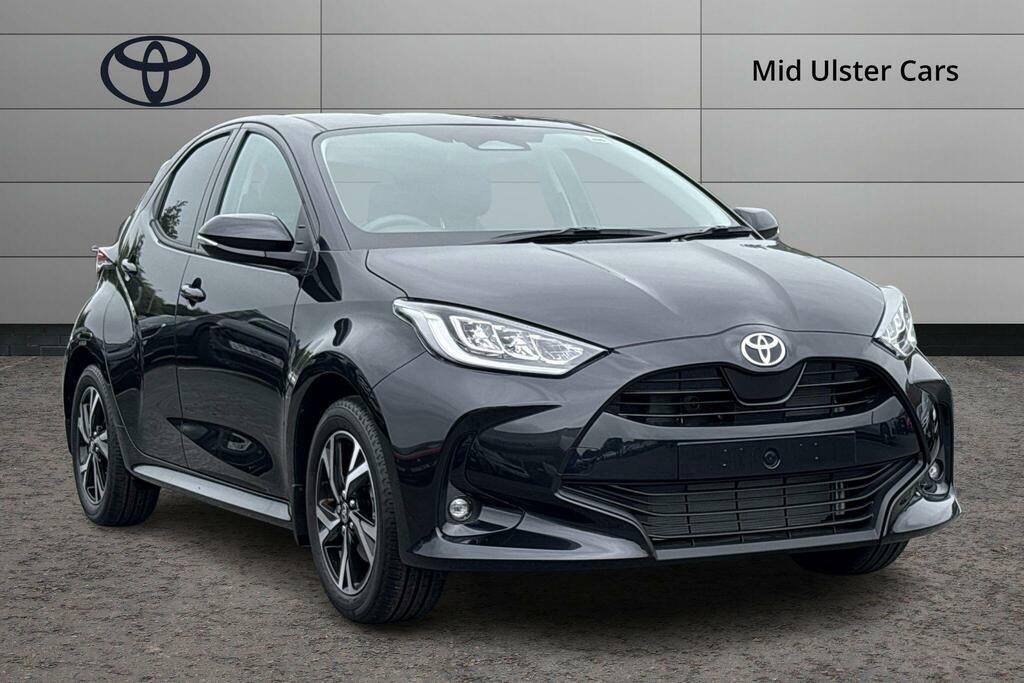 Toyota Yaris 1.5 Hybrid Design Cvt FG25ESF Black