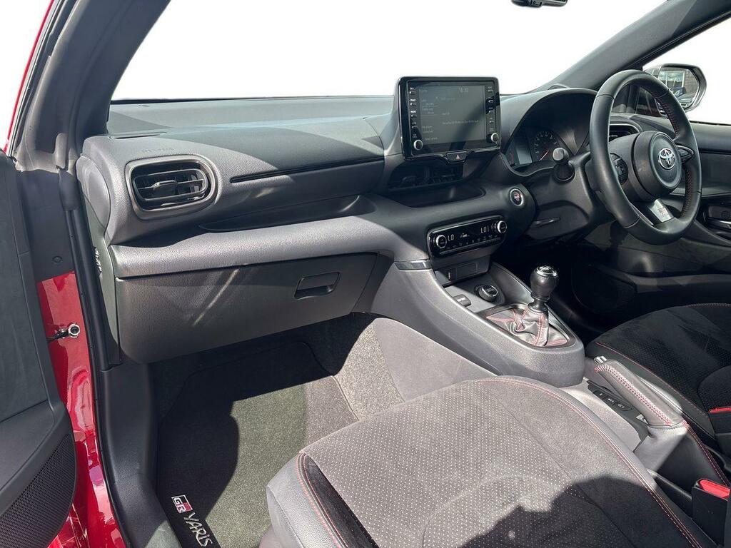 Toyota Yaris 1.6 Awd Circuit Pack UGZ7772 Red #2