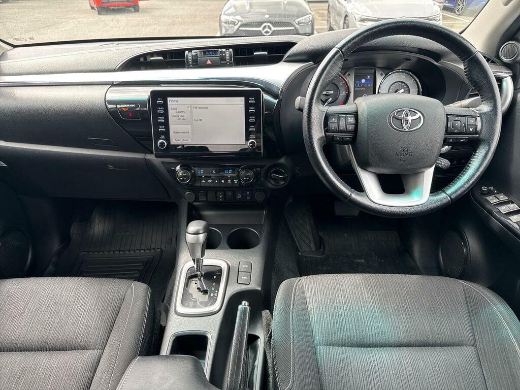 Toyota HILUX Pickup Black #8
