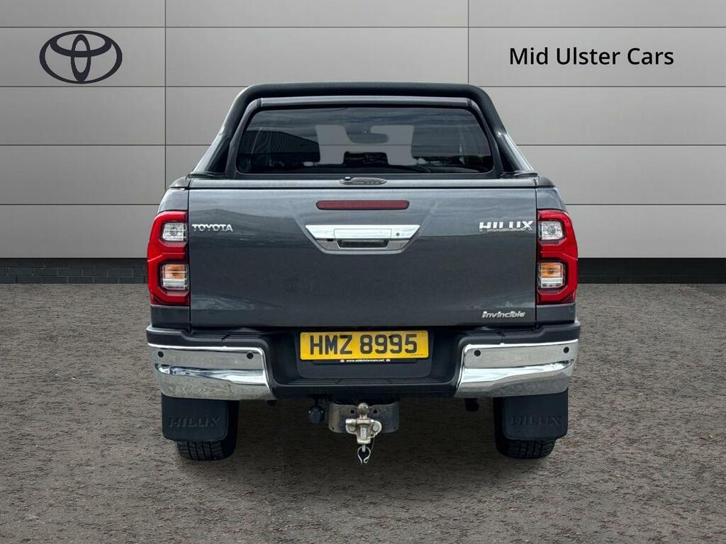 Toyota HILUX Pickup Black #15