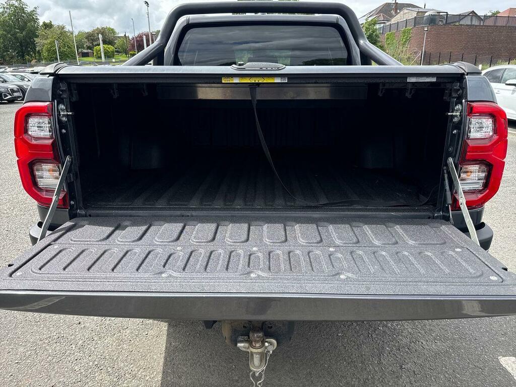 Toyota HILUX Pickup Black #12