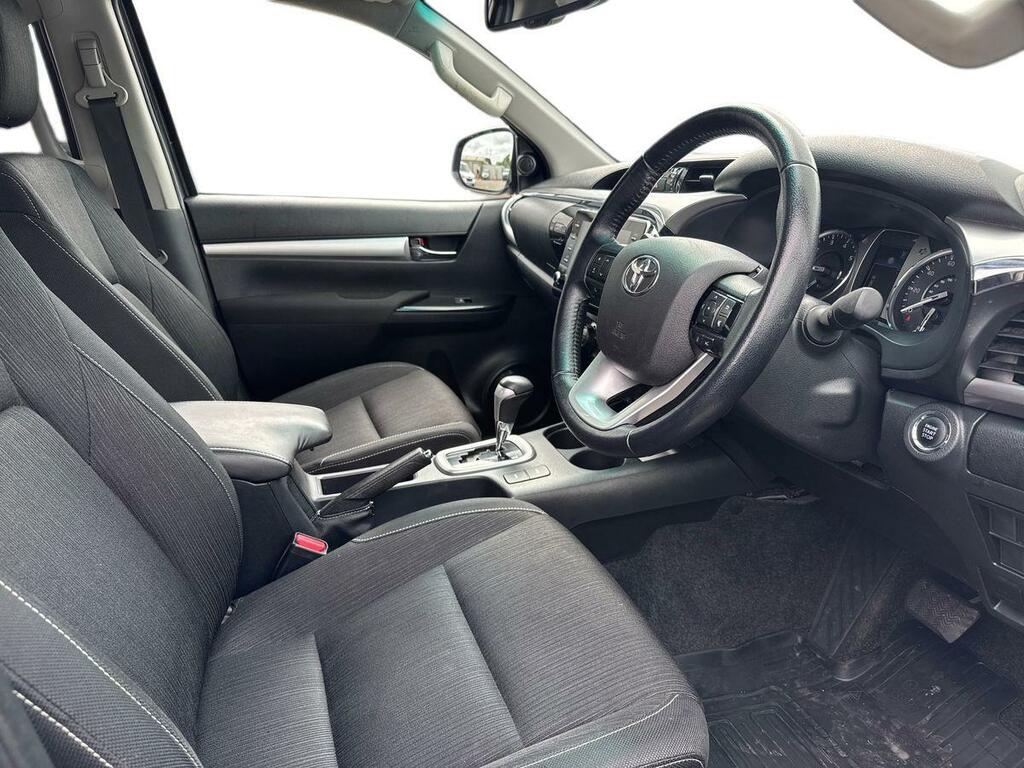 Toyota HILUX Invincible Dcab Pick Up 2.8 D-4d Grey #6