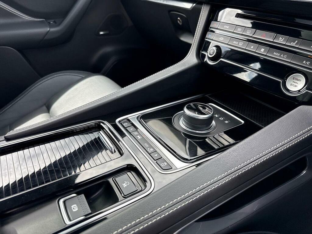 Jaguar F-Pace F-pace Chequered Flag Awd D White #10