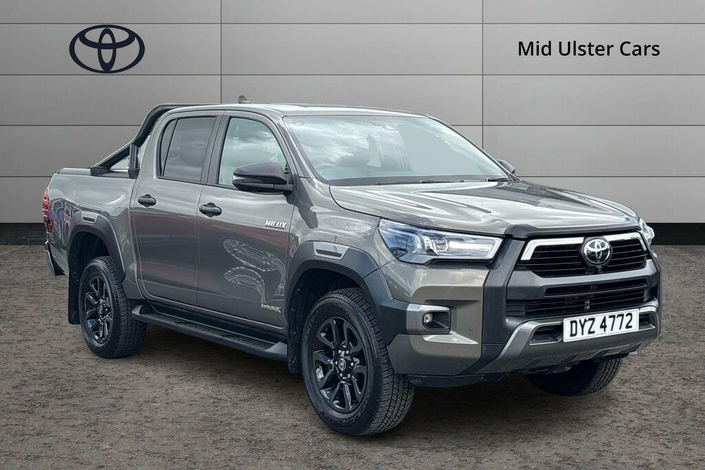 Toyota HILUX Invincible X Dcab Pick Up 2.8 D-4d DYZ4772 Brown