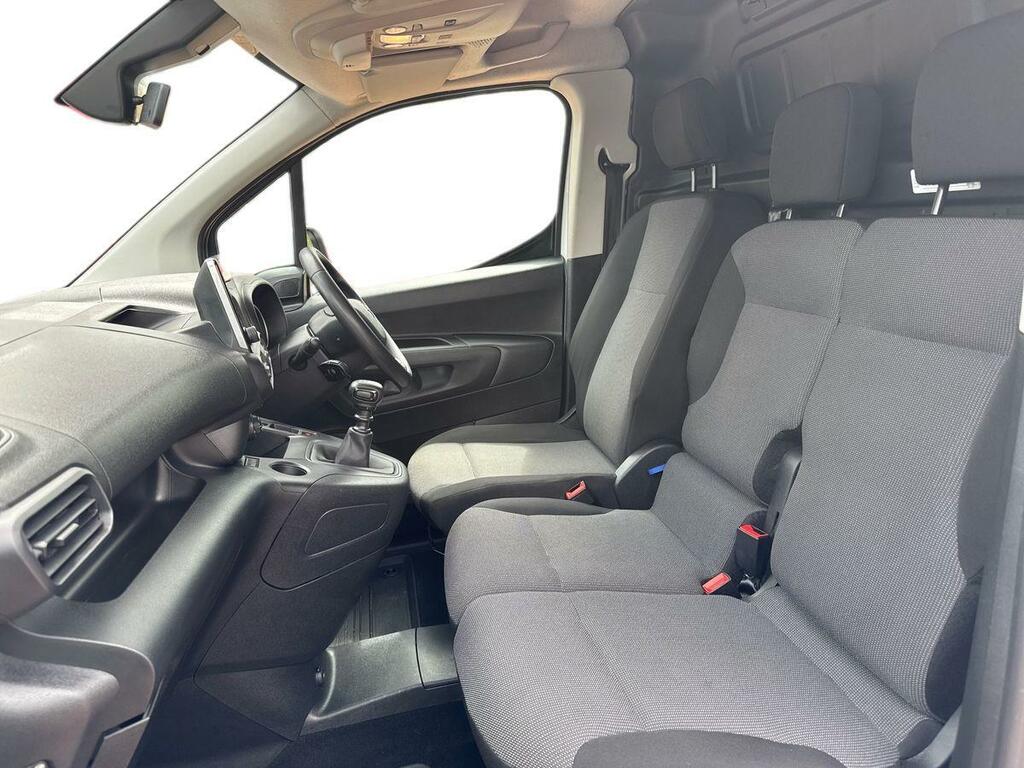 Toyota Proace City 1.5D 100 Design Van 6 Speed White #2