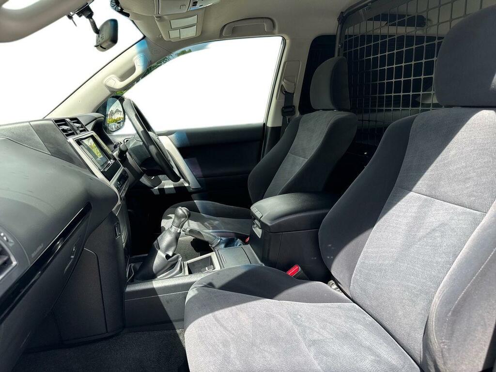 Toyota Land Cruiser 2.8D 204 Utility Commercial Silver #2