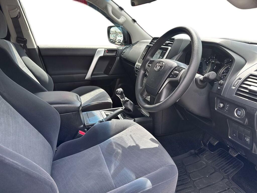 Toyota Land Cruiser 2.8D 204 Utility Commercial Silver #6