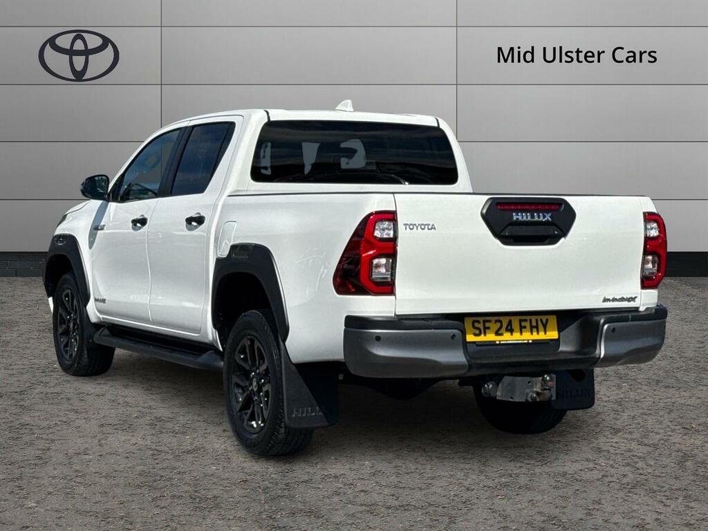 Toyota HILUX Invincible X Dcab Pick Up 2.8 D-4d White #3