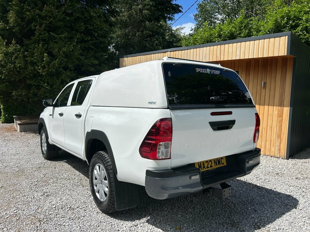 Toyota HILUX 2.4L Active White #3