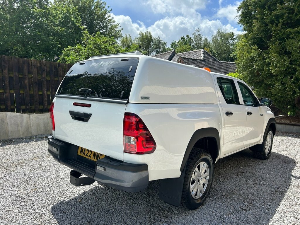 Toyota HILUX 2.4L Active White #6