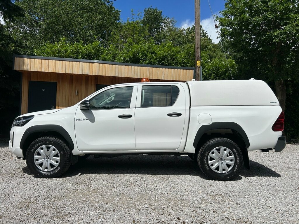 Toyota HILUX 2.4L Active White #2