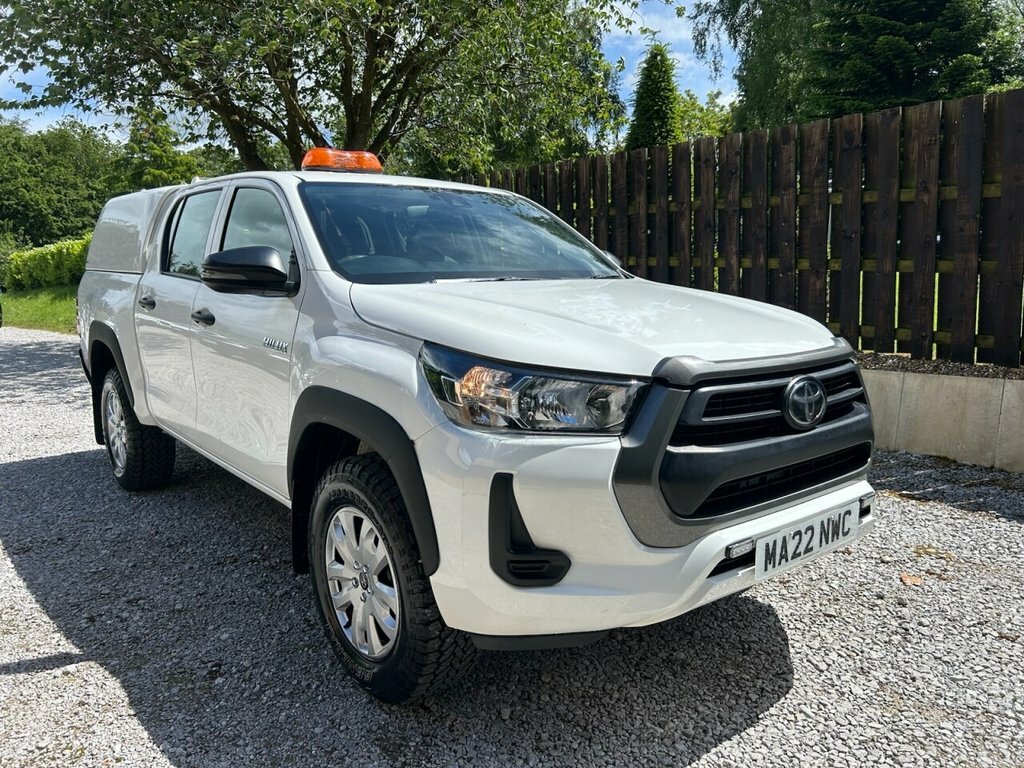 Toyota HILUX 2.4L Active White #4