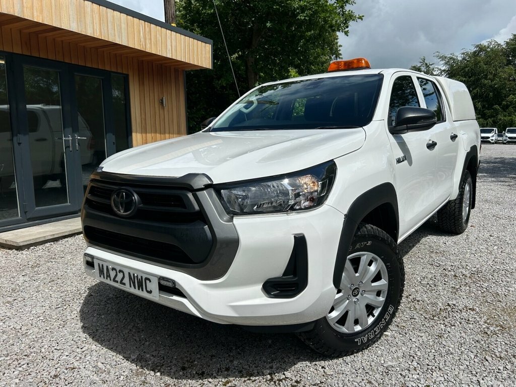 Toyota HILUX 2.4L Active White
