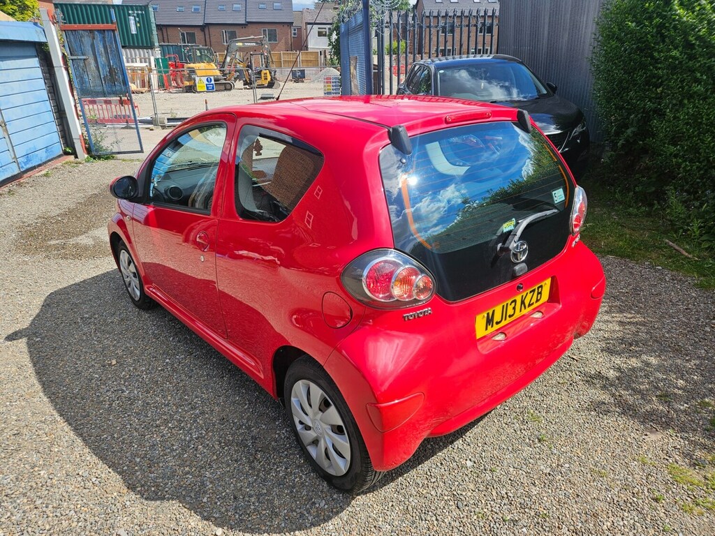 Toyota Aygo 1.0 Vvt-i Red #5