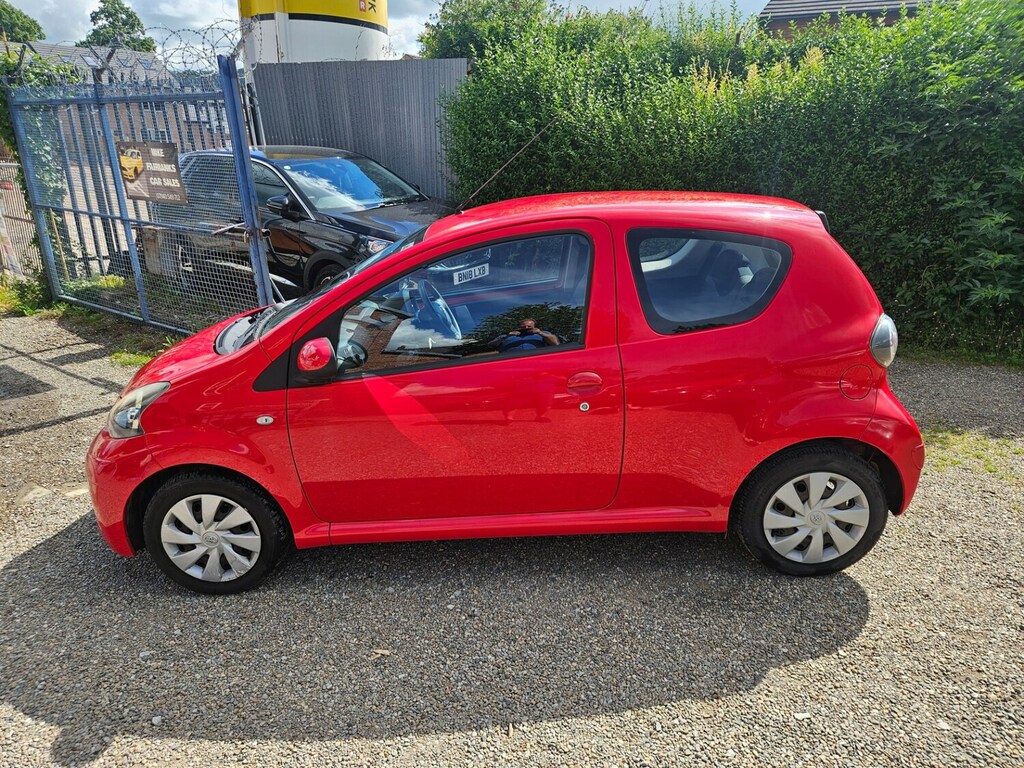 Toyota Aygo 1.0 Vvt-i Red #4