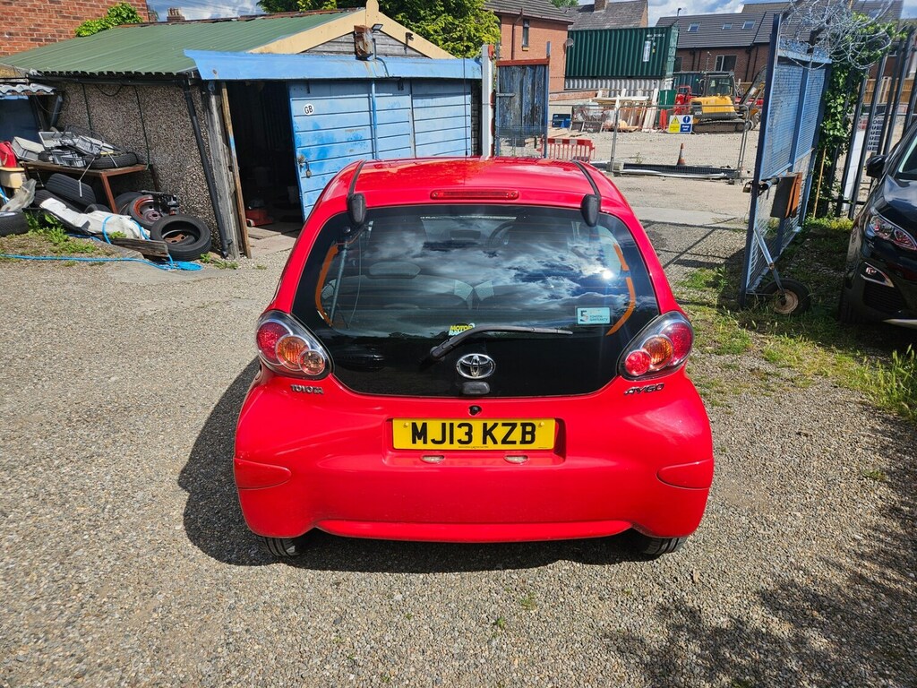 Toyota Aygo 1.0 Vvt-i Red #6