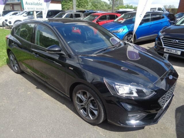 Ford Focus 1.0T Ecoboost St-line Hatchback BC19VWS Black #2