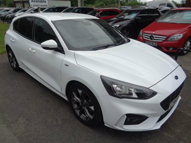 Ford Focus 1.0T Ecoboost St-line Hatchback CV68PZY White #2