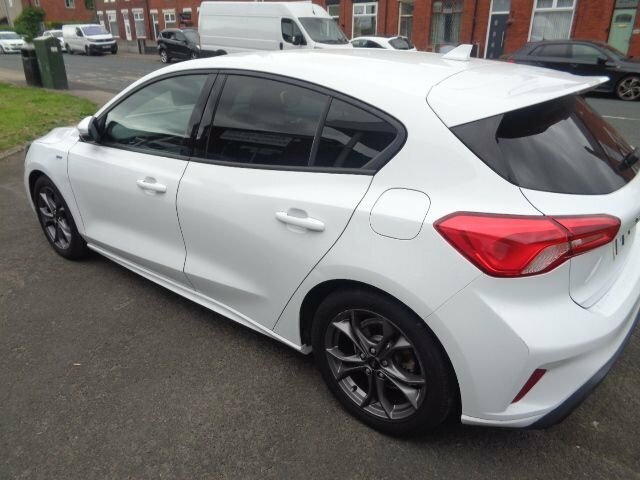 Ford Focus 1.0T Ecoboost St-line Hatchback CV68PZY White #6