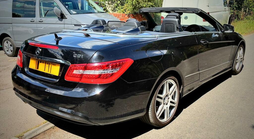 Mercedes-Benz E Class Convertible 2.1 E220 Cdi Blueefficiency Sport Edit Black #2