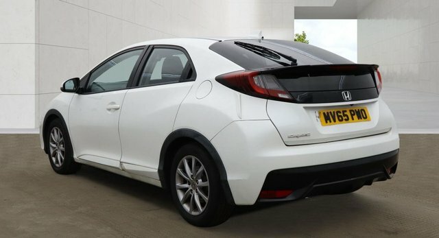 Honda Civic I-vtec S Hatchback White #3